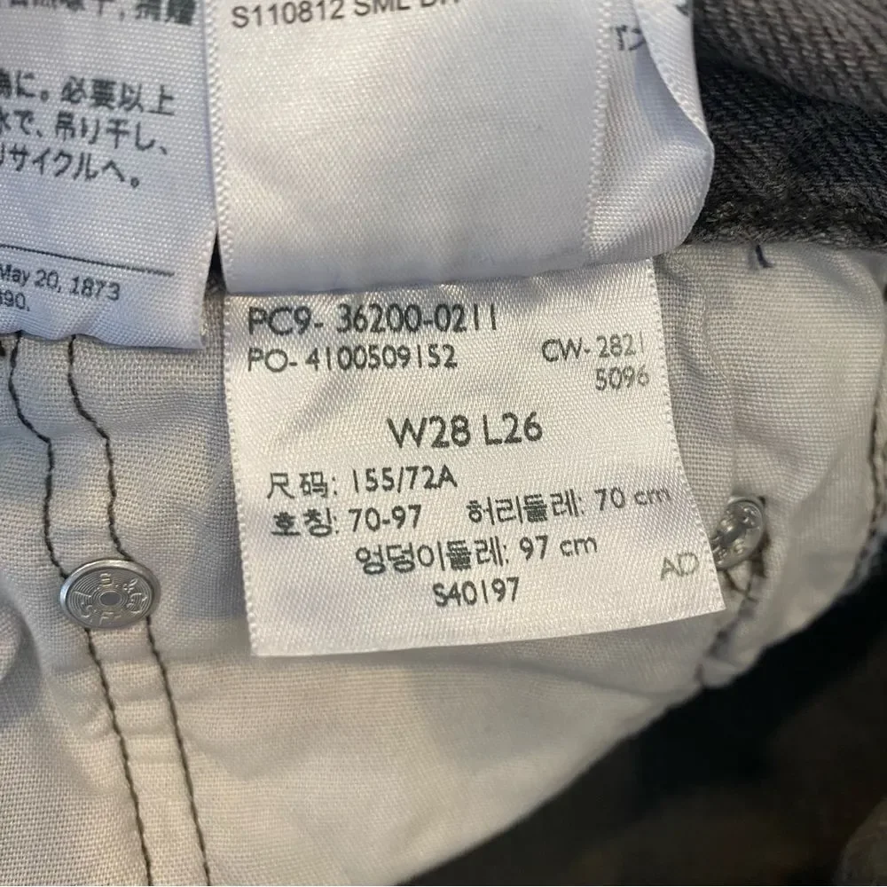 Levi’s 501 High Rise Raw Hem Straight Leg Cropped Jeans in Get Off My Cloud - Picture 15 of 15